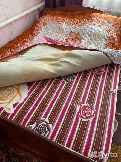 Кровать с матрасом 160*200