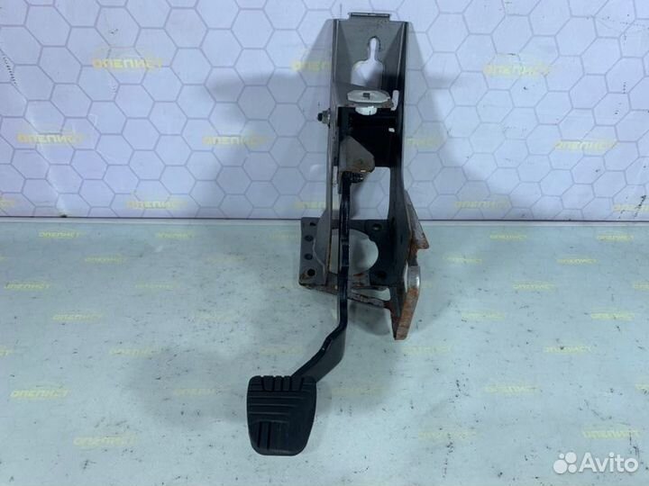 Педаль тормоза Opel Antara 2007