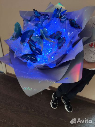 Светящийся букет из бабочек