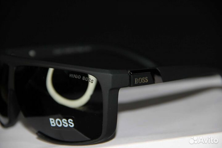 Солнцезащитные очки hugo boss