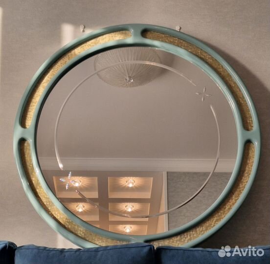 Большое круглое зеркало