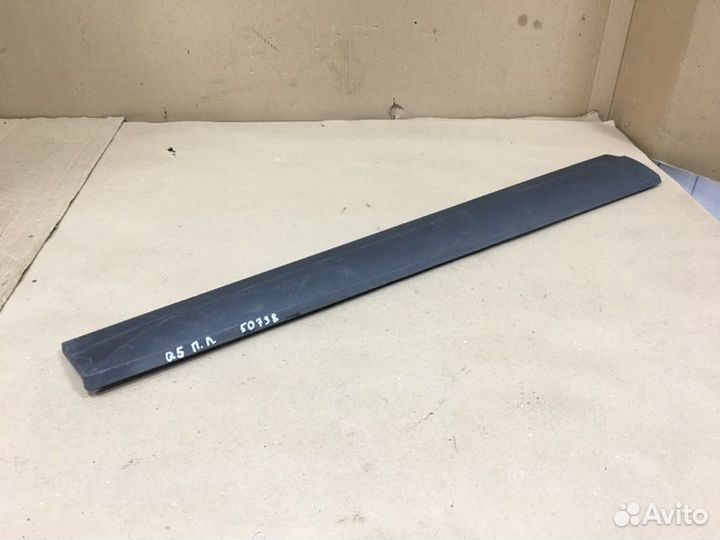 Накладка двери передняя левая Audi Q5