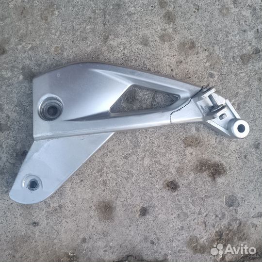 Крепление ножки пассажира