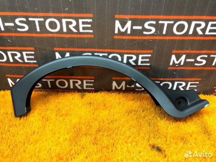 Накладка петли багажника правая Mercedes-Benz