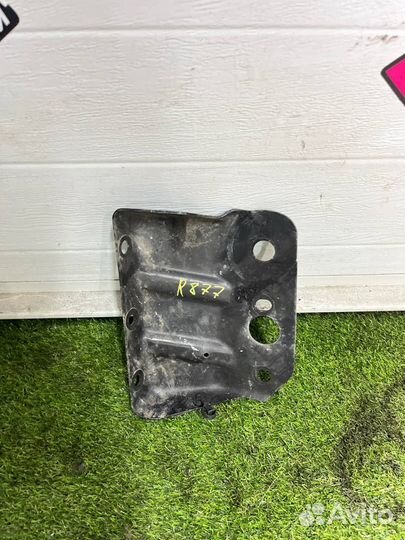 Кронштейн (крепление) правый Dodge Ram 5 DT 2019