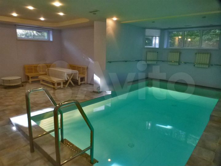 Коттедж 730 м² на участке 80 сот.