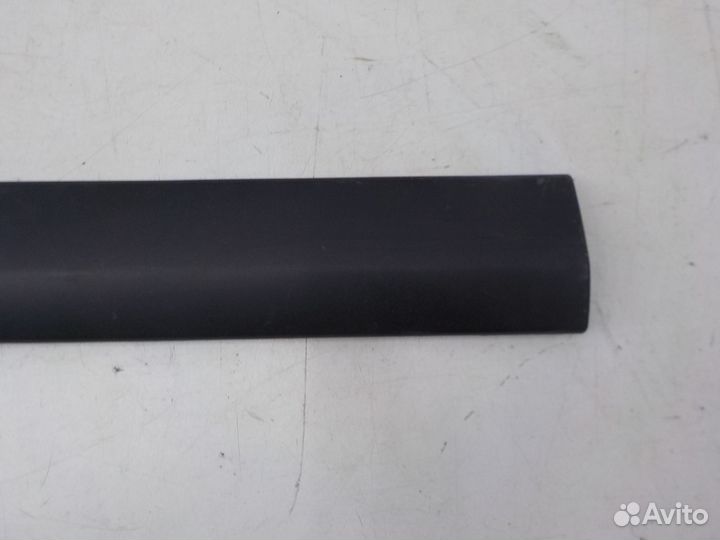 Накладка двери передней правой LADA Largus 2011