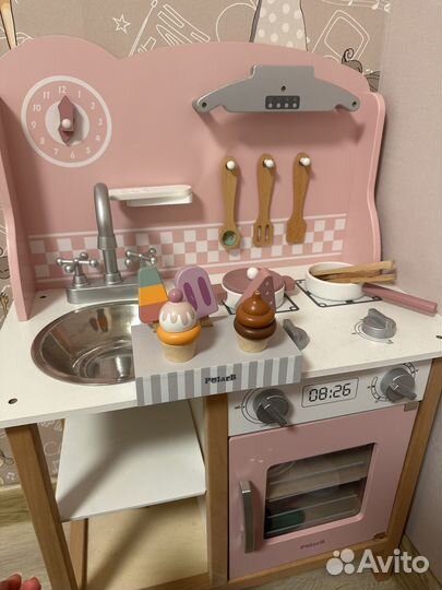 Детская деревянная кухня