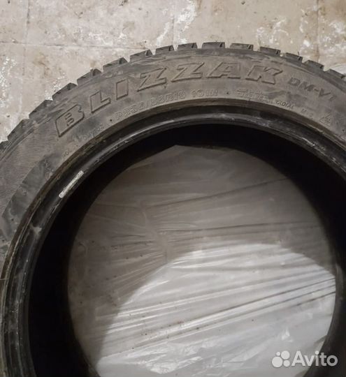 Bridgestone Blizzak DM-V1 235/55 R19