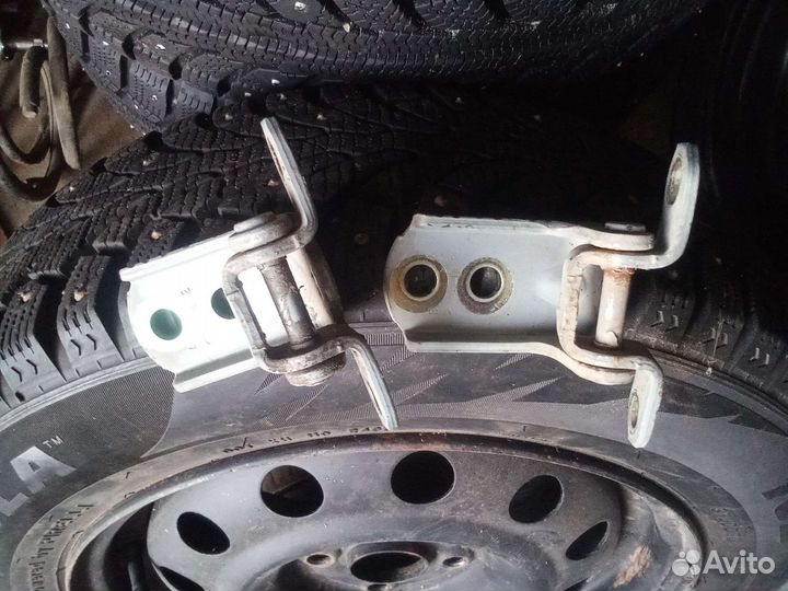 Nissan almera n16 петли передней левой двери