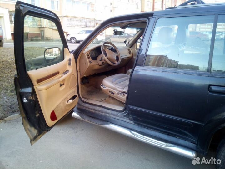 Панель приборов Ford Explorer 2000 года