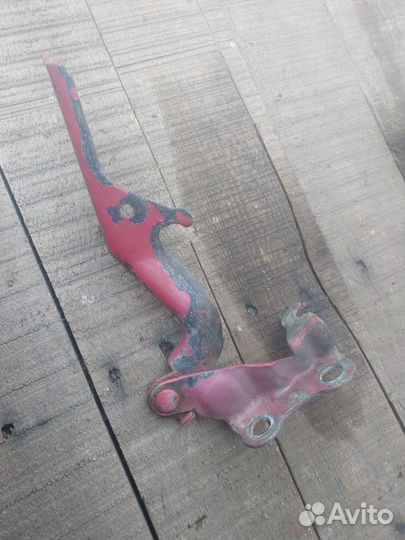 Петля капота правая Toyota corolla e11