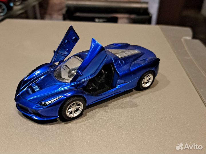 Ferrari LaFerrari -1:43 Lykan-HyperSport 1:43