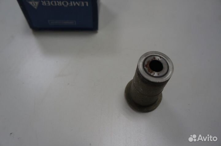 BMW Е38 втулка маятникового рычага 32211136452