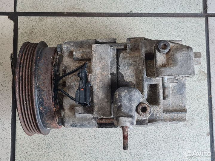 Компрессор кондиционера Kia Magentis 2001г