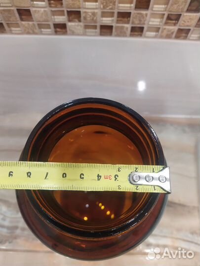 Банка из темного стекла