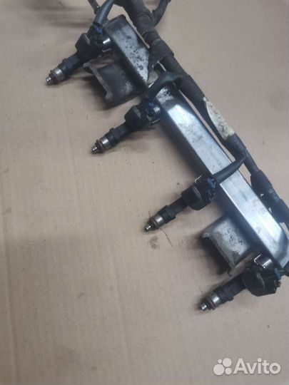 Рампа топливная с форсунками mazda 6gh