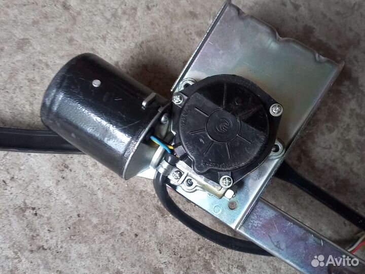 Трапеция стеклоочистителя в сборе с мотором ГАЗЕЛЬ