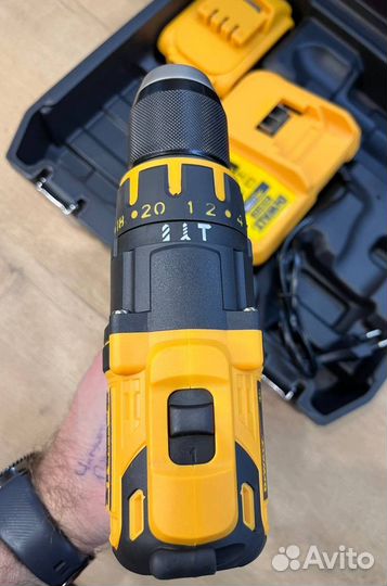 Шуруповерт dewalt ударный 26 v с битами