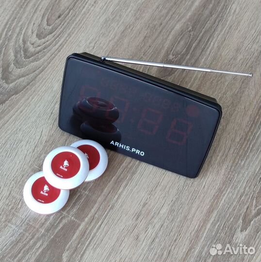 Кнпока вызова официанта и табло отображения вызова