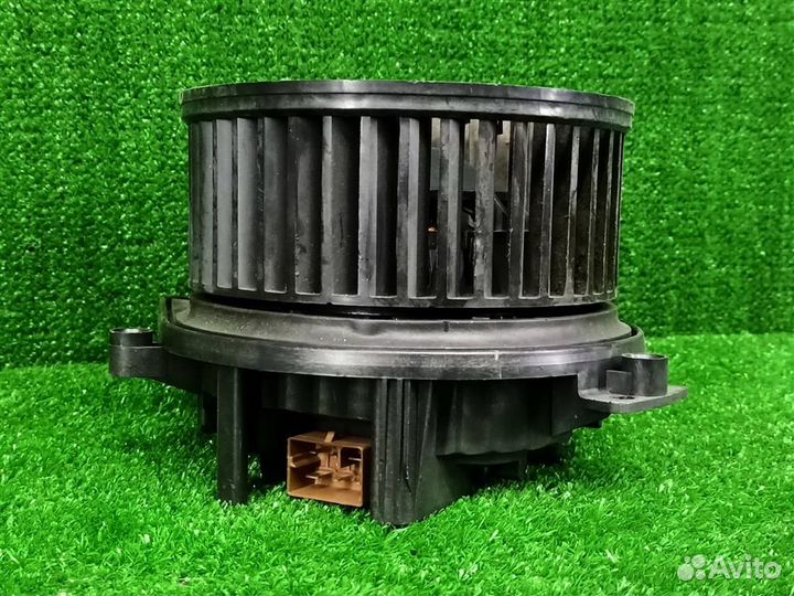 Мотор отопителя Audi A4 (8E B7) 2005-2008