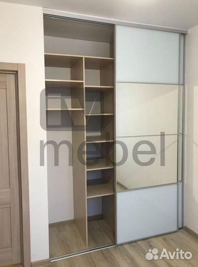 Шкаф с зеркалом