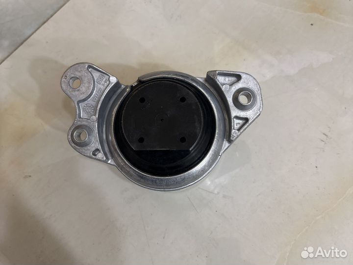 Опора двигателя Мерседес 213