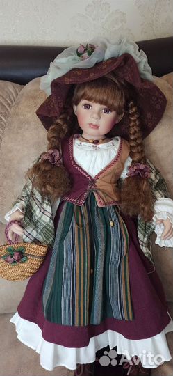 Кукла фарфоровая №2