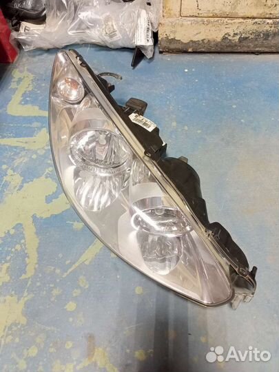 Фара передняя правая Peugeot 308