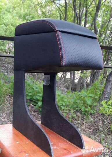 Подлокотник универсальный