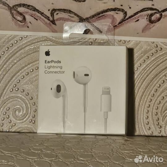 Apple earpods lightning