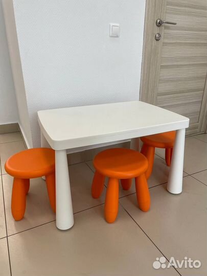 Детский столик Маммут и табуреты IKEA