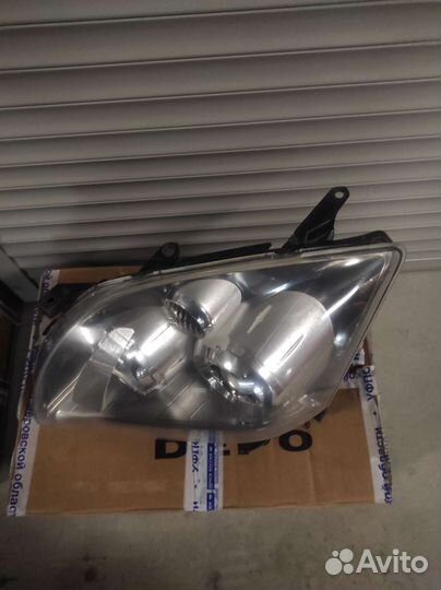 Фары Toyota Avensis оригинал