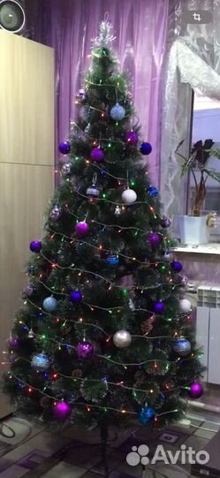 Елка искусственная с шишками и напылением снега