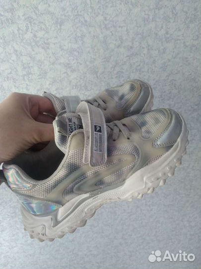 Кроссовки на девочку