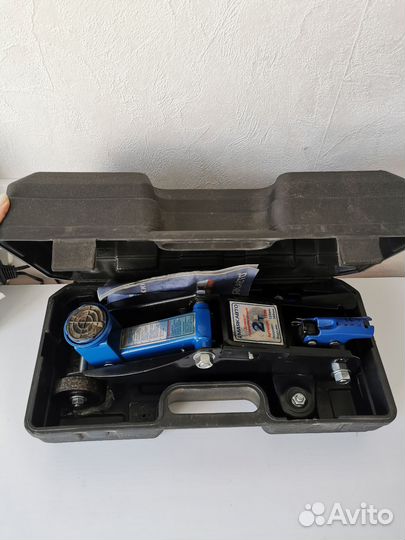 Домкрат подкатной 2т