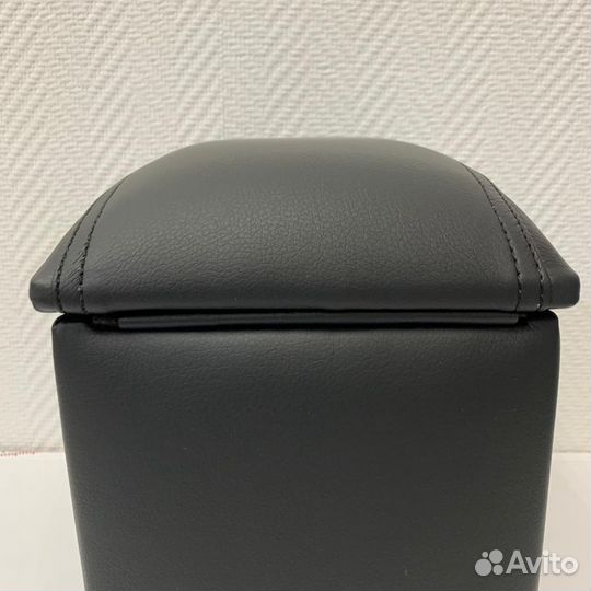 Штатный подлокотник honda FIT (2001-2008)