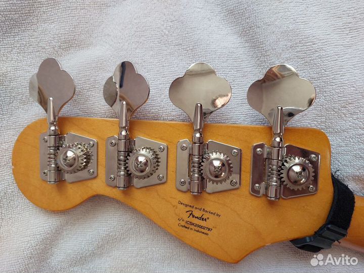 Бас гитара Fender Jazz Bass Squier