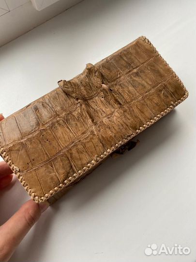 Клатч из кожи крокодила