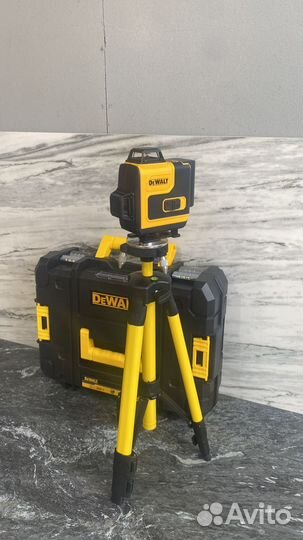 Лазерный уровень Dewalt 4D 16 линии со штативом