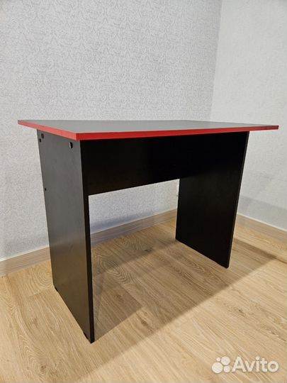 Письменный стол