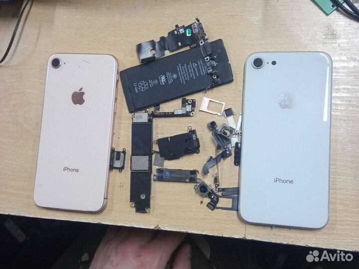 На iPhone 8 корпус,нижний шлейф,камера,акб,вибро