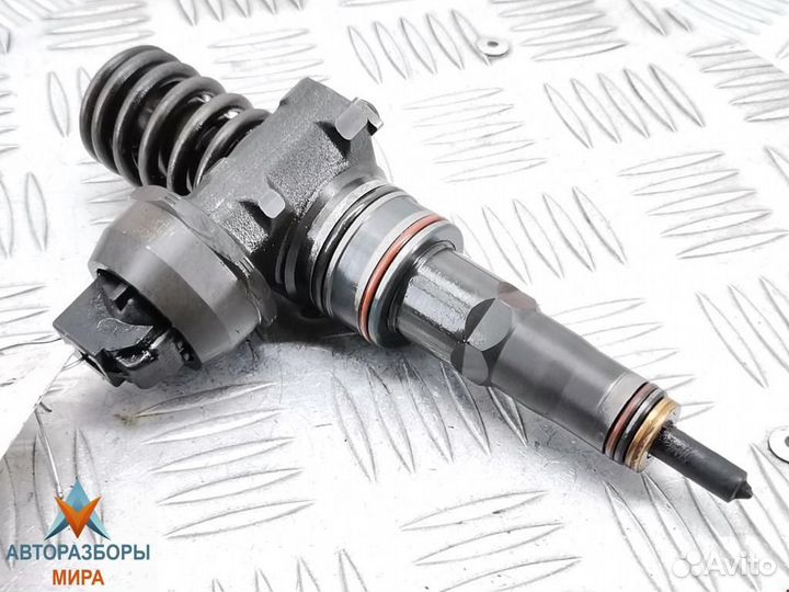 Форсунка Volkswagen Bora 2002 038130073AG