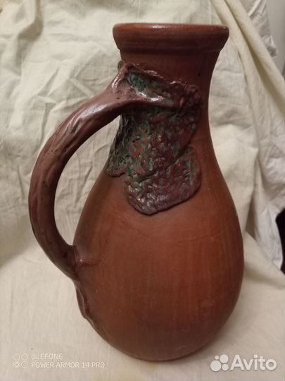 Глиняная ваза в форме кувшина с деревом