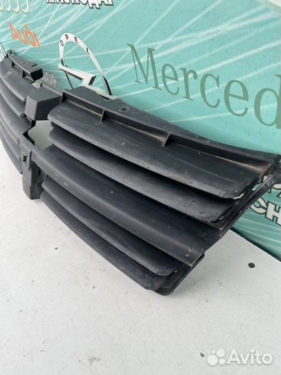 Решетка радиатора Chrysler Grand Voyager RT