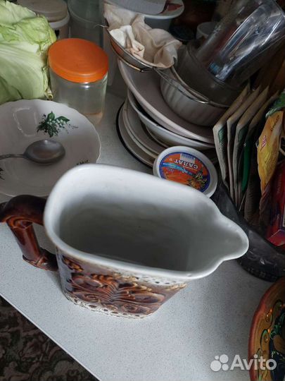 Глиняный кувшин старинный