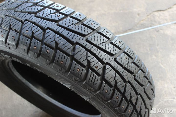 Hankook Winter I'Pike LT RW09 215/75 R16C 116R