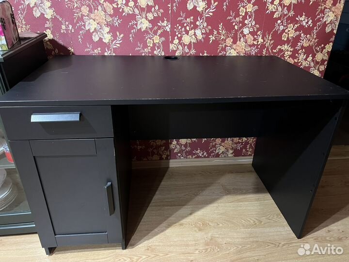 Компьютерный стол IKEA