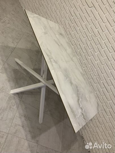 Стол из керамогранита