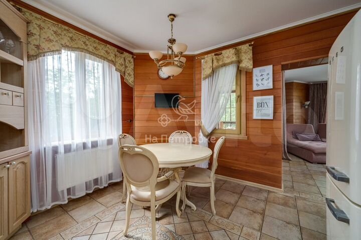 Дом 250 м² на участке 8 сот.